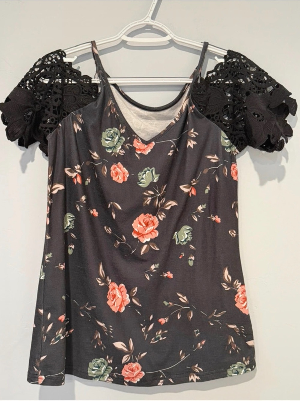 Cold-Shoulder Floral Blouse with Lace Puff Sleeves - Black/Coral